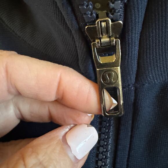 Lululemon Mens Lululemon Sojourn Track Jacket True Navy Size Small EUC Zip Front - Picture 10 of 15